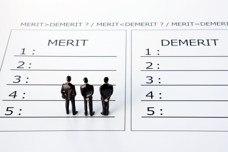 メリットとデメリットの比較表
