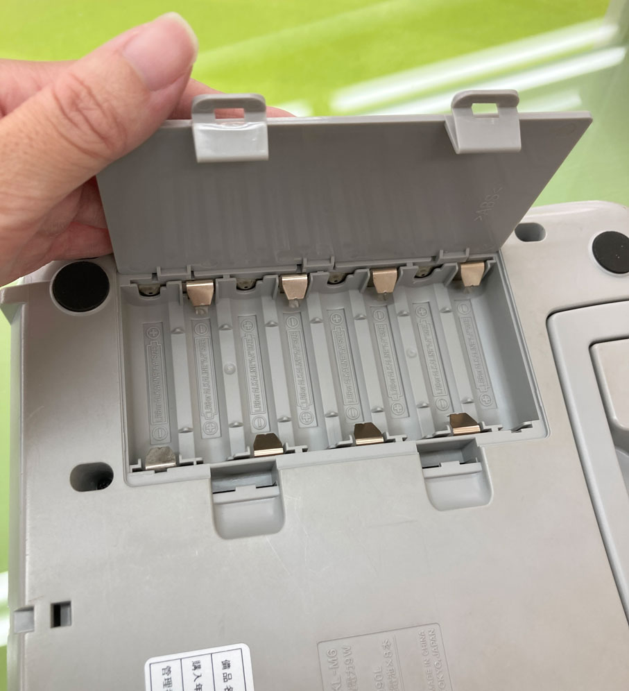 ネームランド電池カバーを開ける